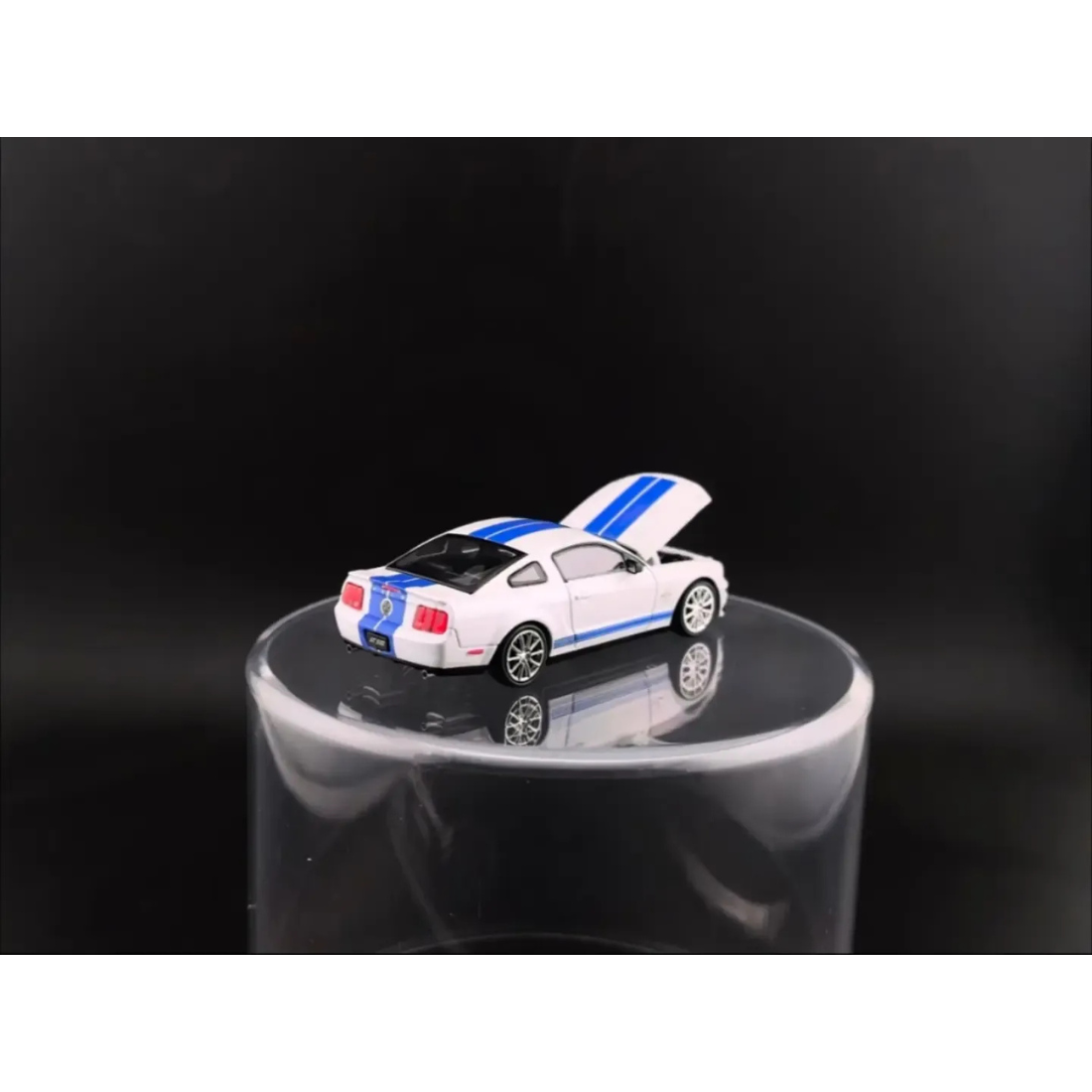 Mustang Shelby GT500, 1:64 Scale (White) — image 5
