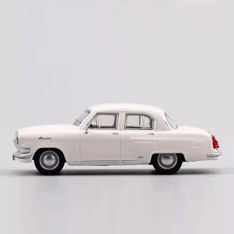 GAZ-21 Volga, 1:64 Scale (White) — image 2