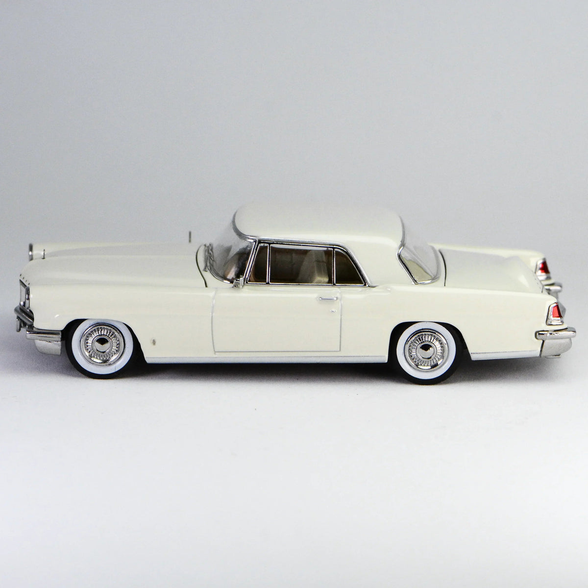 *HEC 2026* Continental Mark II Elvis Presley's 1956, 1:64 Scale (White) — image 3