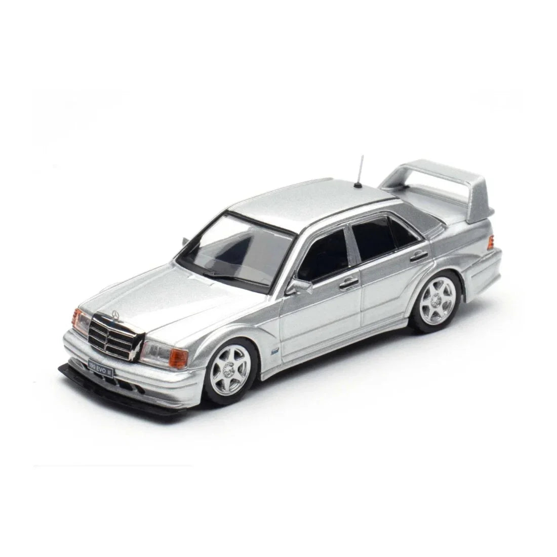 INNO 1/64 Die-cast MERCEDES BENZ 190E,1:64 Scale (Silver) — image 1