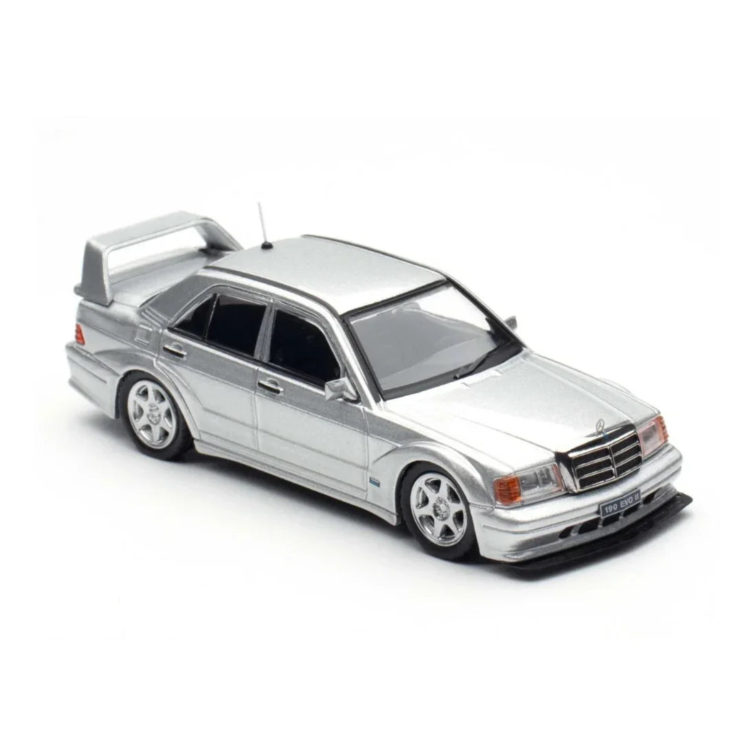 INNO 1/64 Die-cast MERCEDES BENZ 190E,1:64 Scale (Silver) — image 4