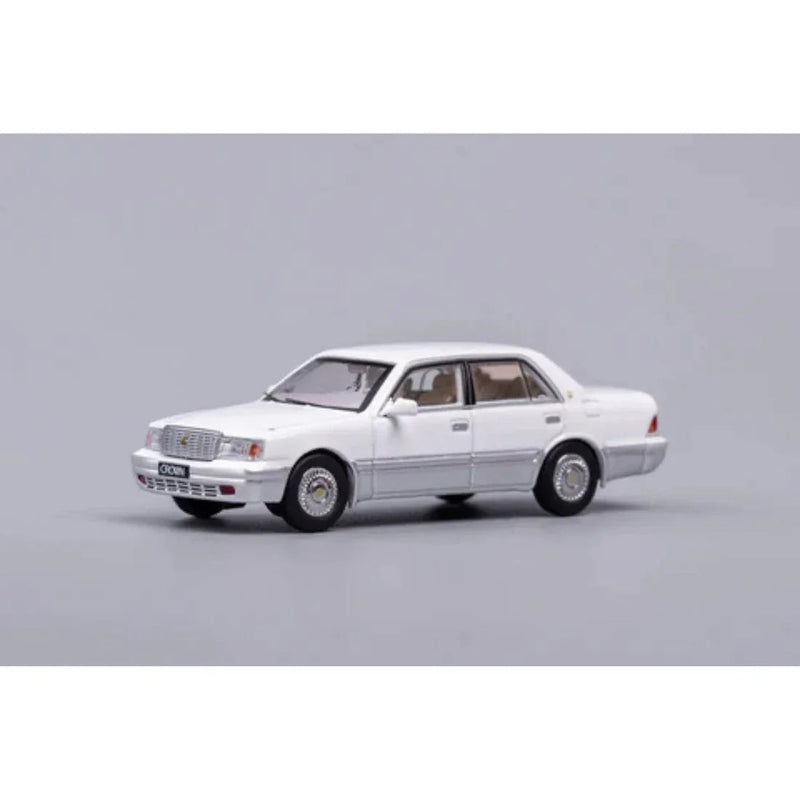 Toyota Crown, 1:64 Scale (White) — image 1