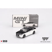 BMW i7 xDrive60 Alpine White / Black Sapphire, 1:64 Scale — image 1