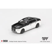 BMW i7 xDrive60 Alpine White / Black Sapphire, 1:64 Scale — image 2