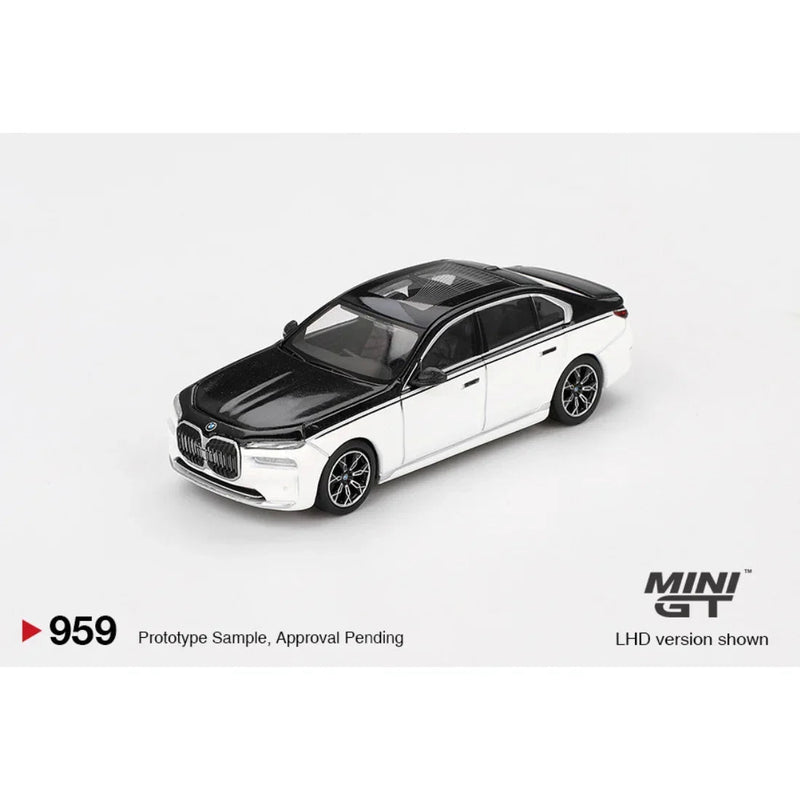 BMW i7 xDrive60 Alpine White / Black Sapphire, 1:64 Scale — image 2