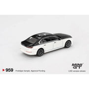 BMW i7 xDrive60 Alpine White / Black Sapphire, 1:64 Scale — image 4