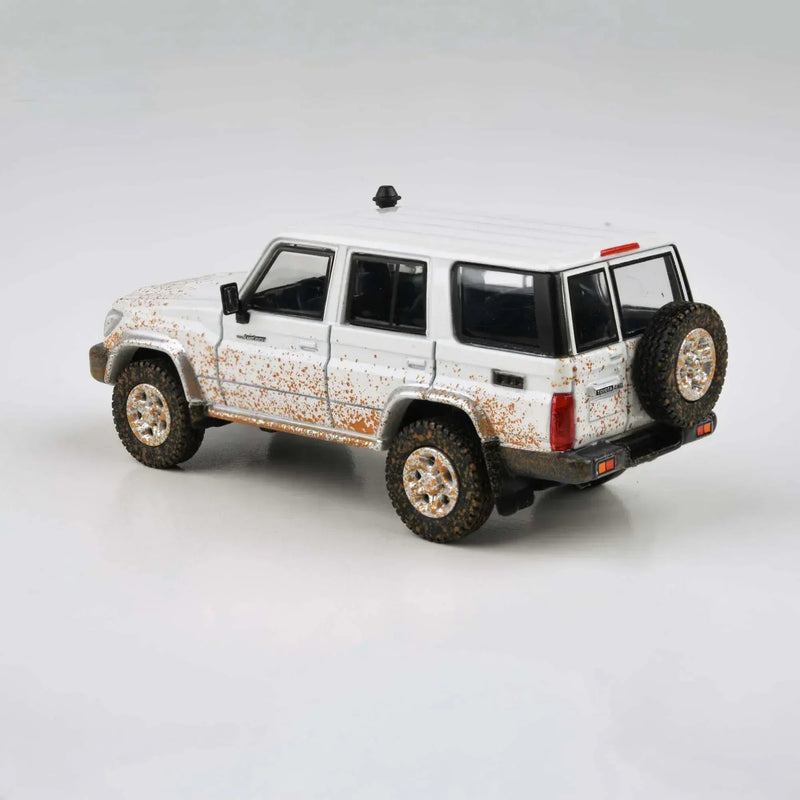 Toyota Land Cruiser 76 Off Road Effect RHD, 1:64 Scale (White) — image 2