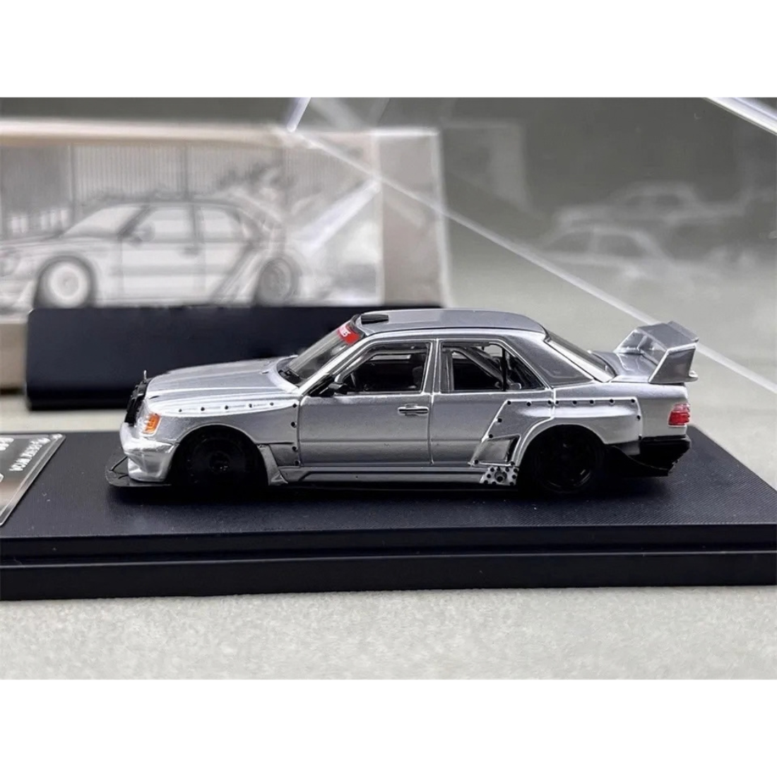 Mercedes-Benz 500 E W124, 1:64 Scale (Silver) — image 2