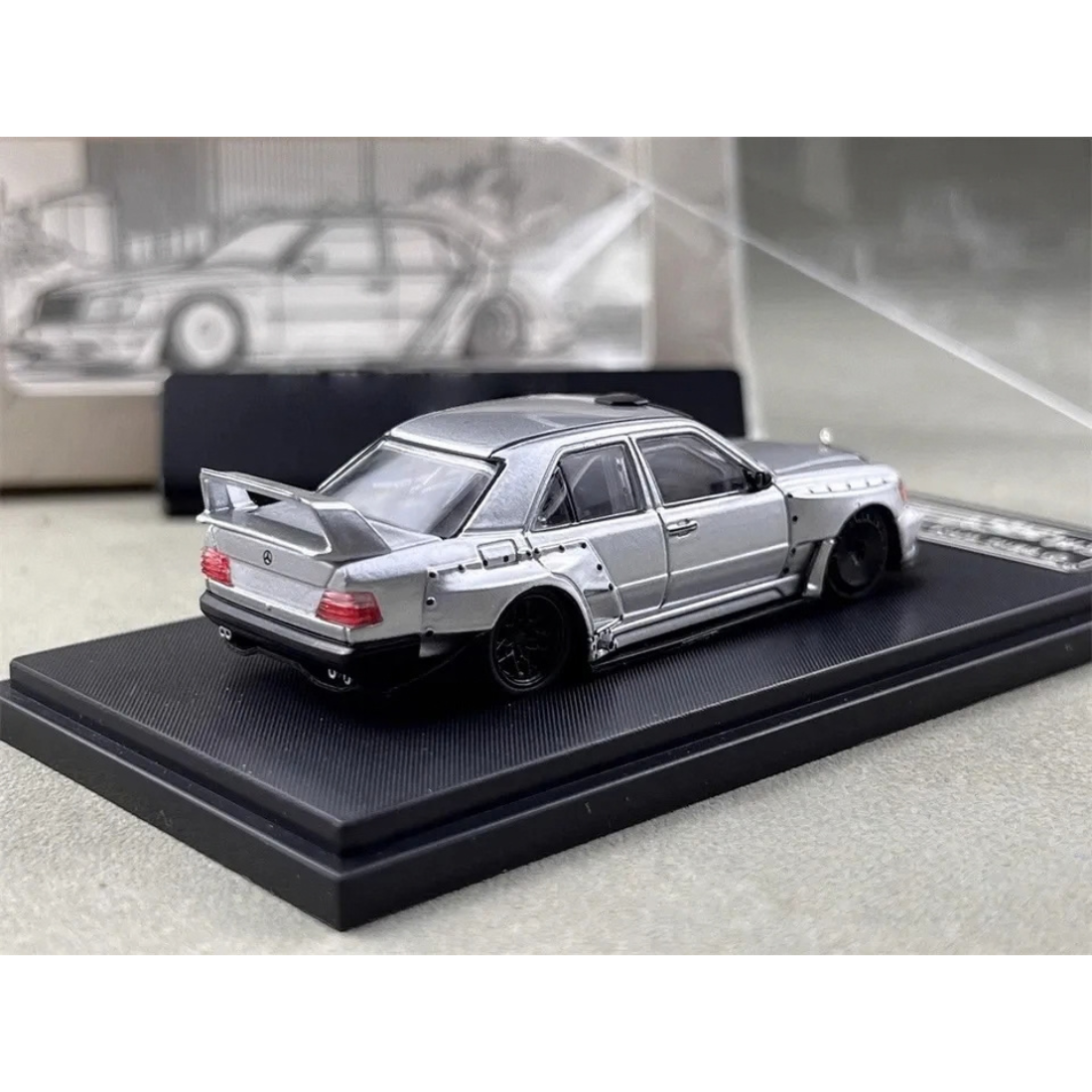 Mercedes-Benz 500 E W124, 1:64 Scale (Silver) — image 4