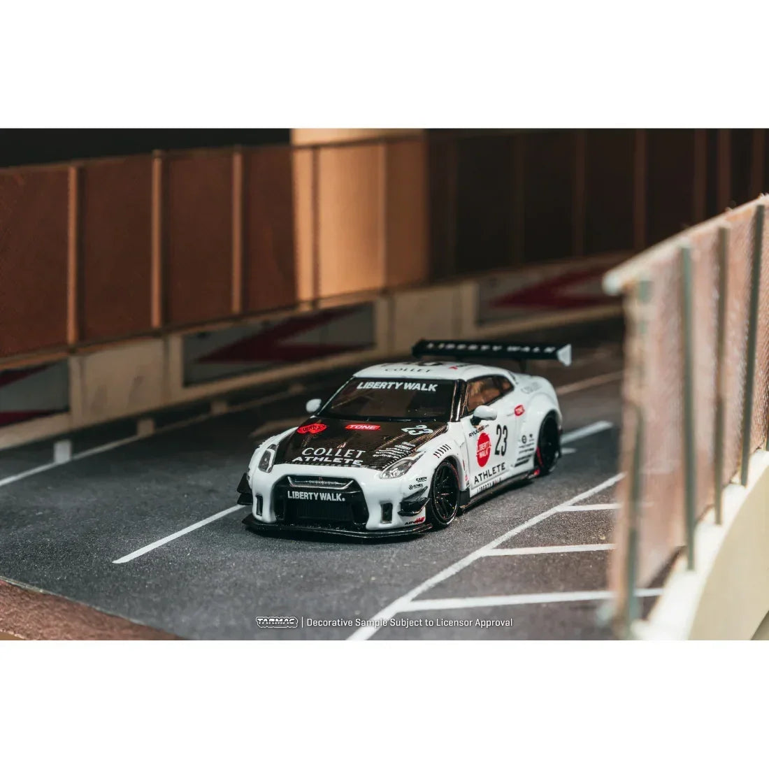 NISSAN GT-R R35 Type 2 With Metal Oil Can Packaging, 1:64 Scale (White) — image 4