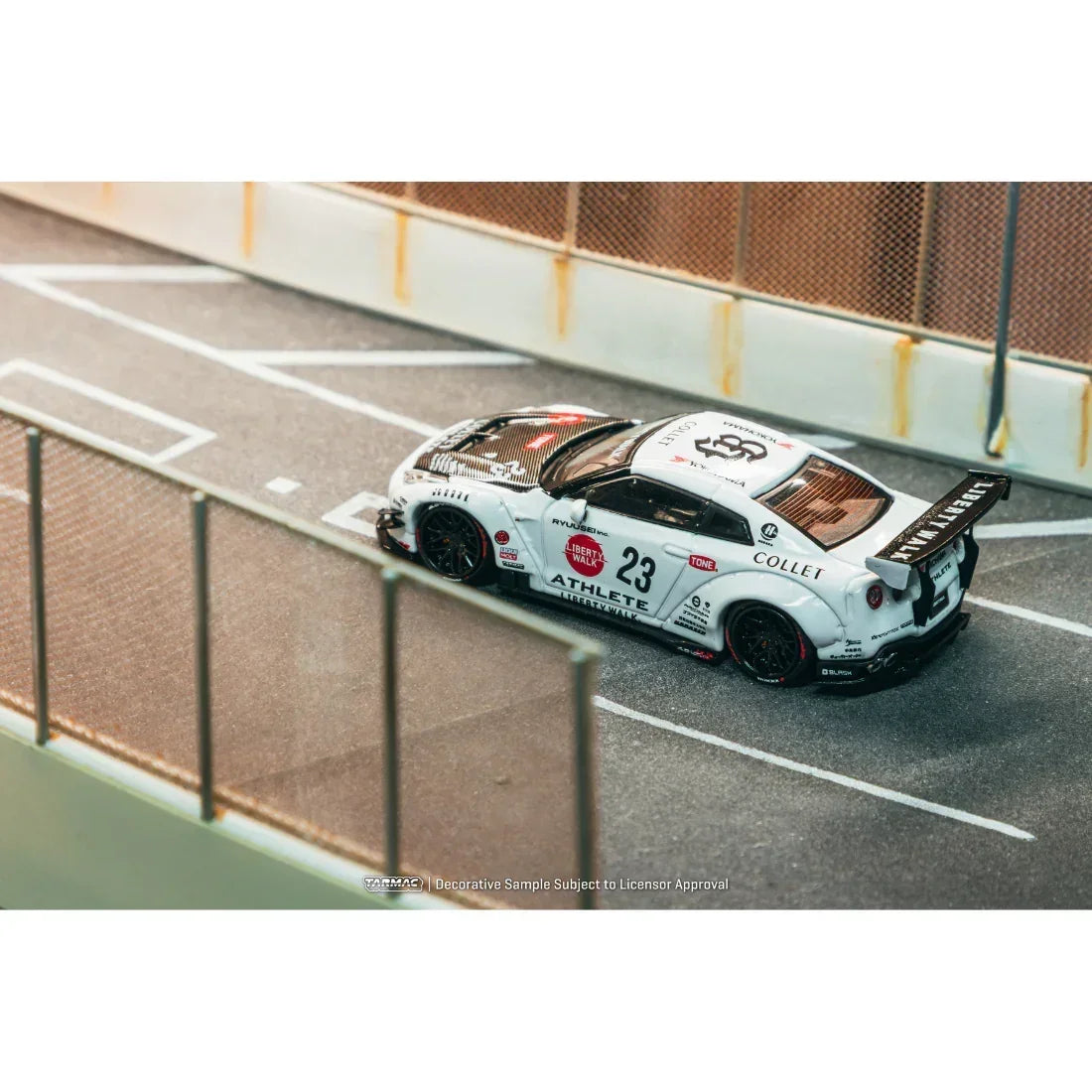 NISSAN GT-R R35 Type 2 With Metal Oil Can Packaging, 1:64 Scale (White) — image 5