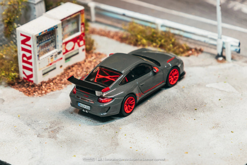 *PRE-ORDER* Porsche diecast 911 GT3 RS (997.2) Chance of Chase Car (Blister Pack), 1:64 Scale (Grey) — image 2