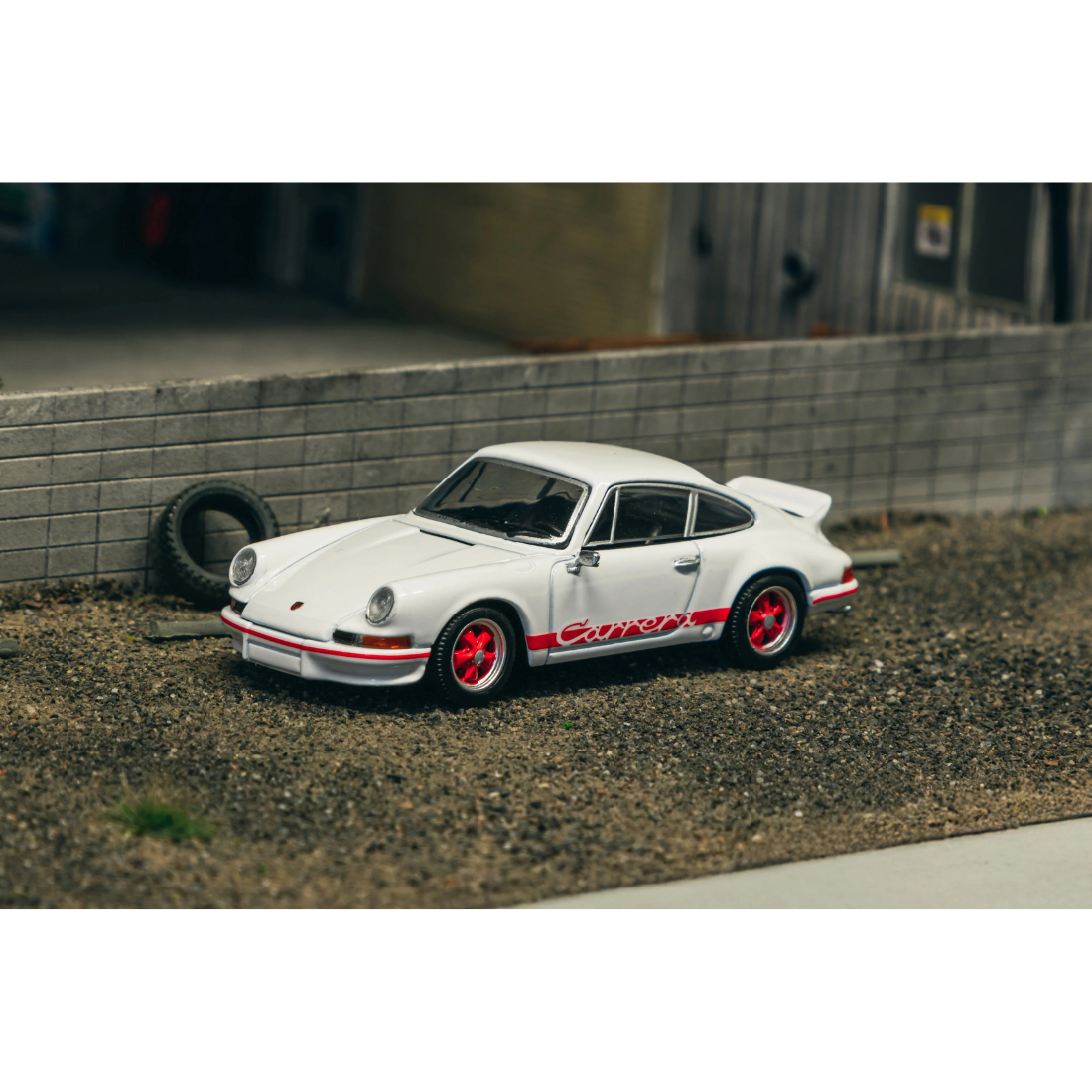 Porsche 911 Carrera RS 2.7 Lightweight, 1:64 Scale (White) — image 1