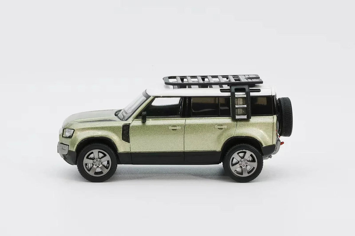 *PRE-ORDER* 2021 Land Rover Defender 110, 1:64 Scale (Green) — image 5