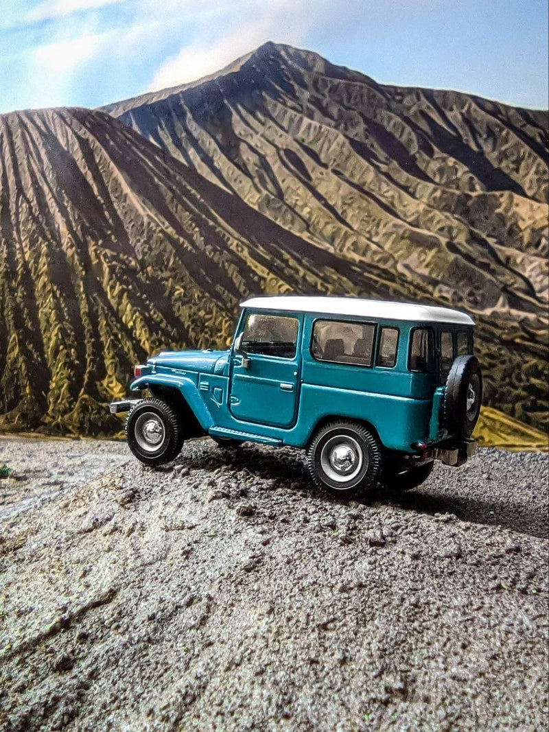 *IDE 2026* Toyota Land Cruiser 40 (FJ40) Blue with White Roof (Limited to 5000pcs), 1:64 Scale — image 2