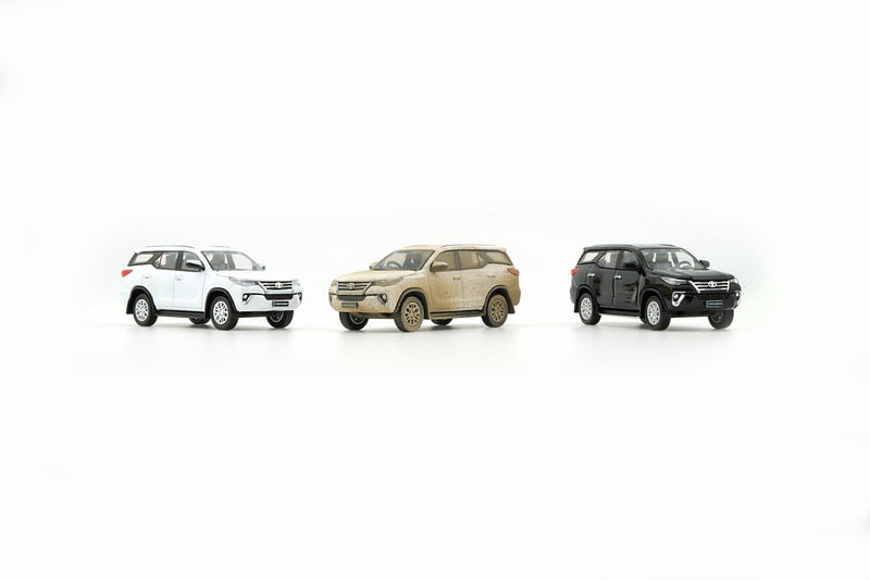 *PRE-ORDER* Diecast Toyota Fortuner (Limited to 499pcs) 2018, 1:64 Scale (White) — image 2