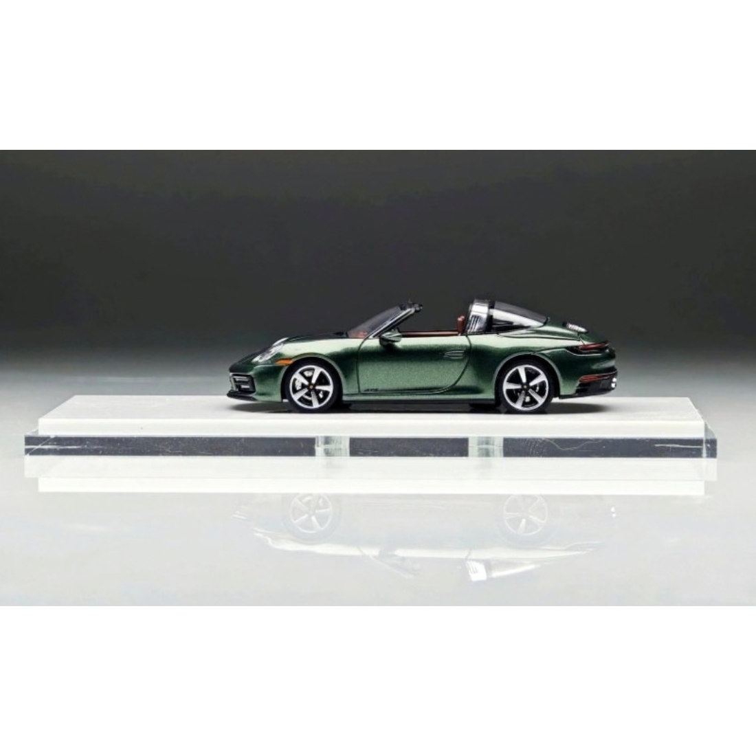*PRE-ORDER* Porsche diecast 992 Targa, 1:64 Scale (Green) — image 2