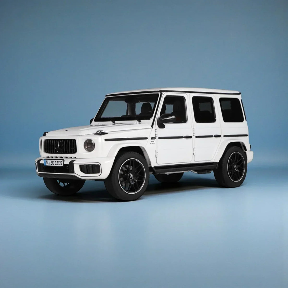 Mercedes-AMG G 63 W465, 1:18 Scale (Polar White) — image 1