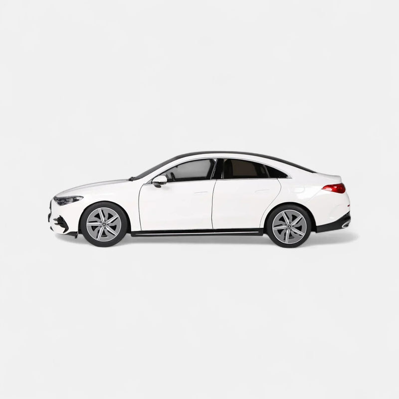Mercedes-Benz CLA Coupé, 1:18 Scale (Polar White) — image 2