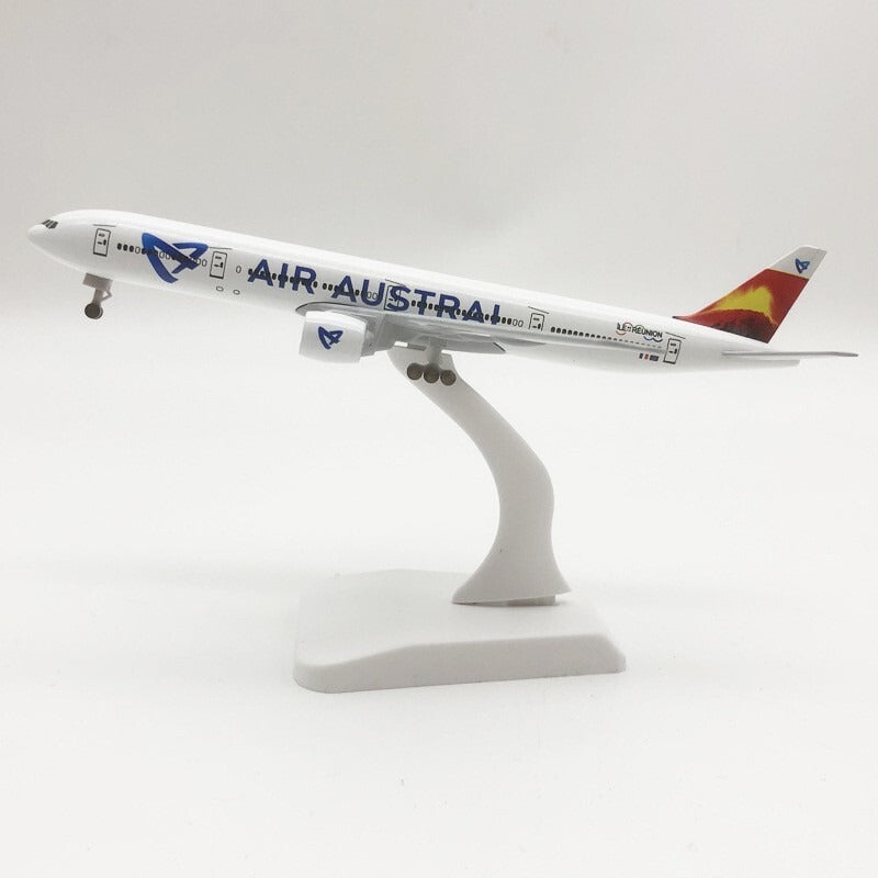 AUSTRAL AIR Boeing777 Model Airplanes, 1:200 Scale — image 1