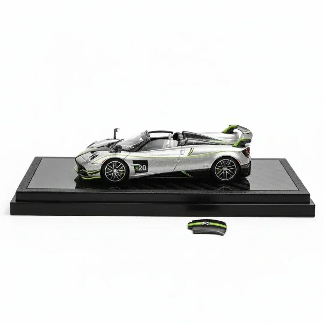 Pagani Huayra Roadster BC Shanghai Toy Fair Special Package 2025, 1:64 Scale (Silver Green) — image 2
