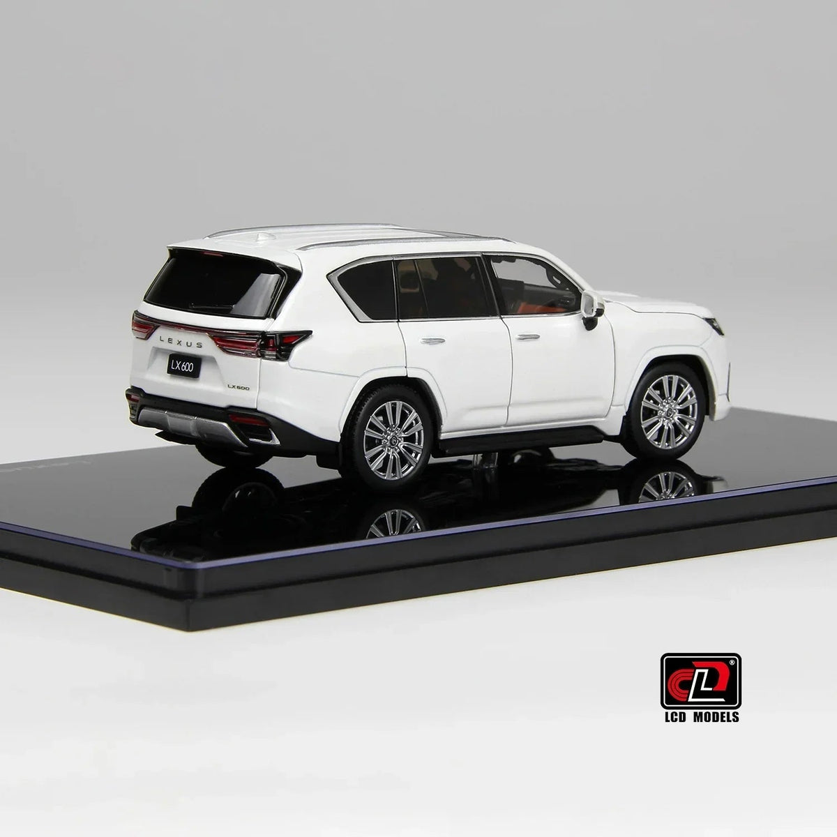 LEXUS LX600, 1:43 Scale (White) — image 4