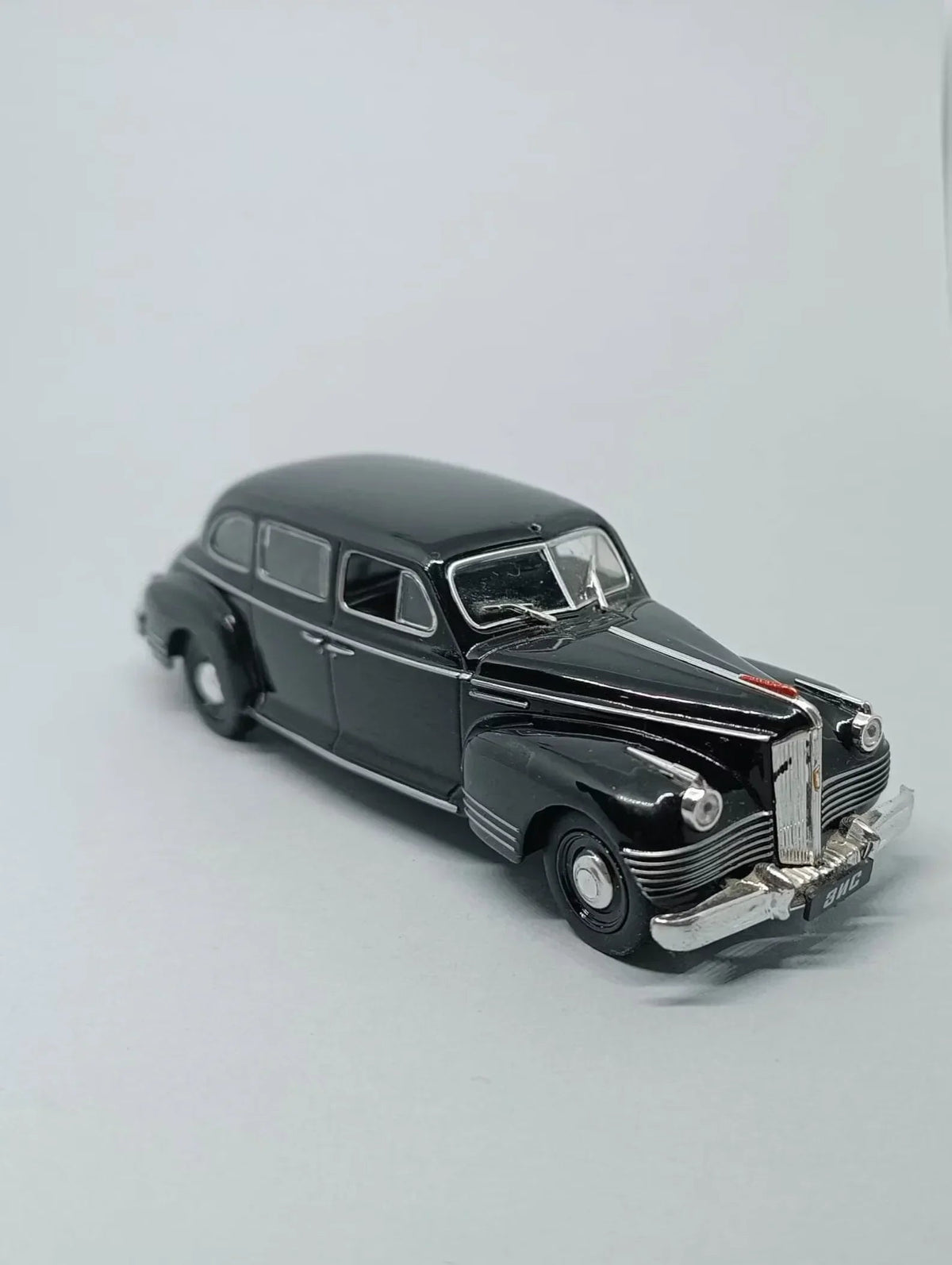 ZIS-110 Ultra Luxury Limousine, 1:64 Scale (Black) — image 4